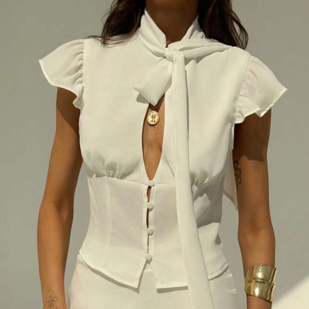 Scarf frill button up top